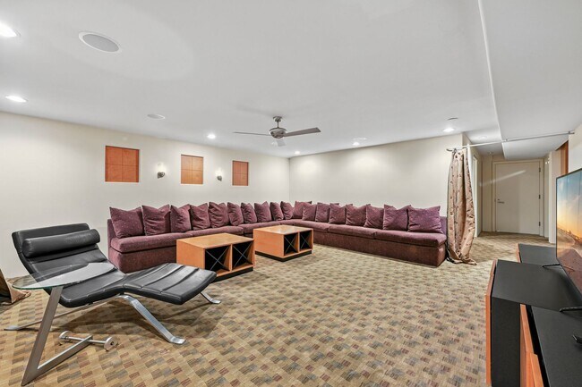 Building Photo - 2700 Barnson Pl