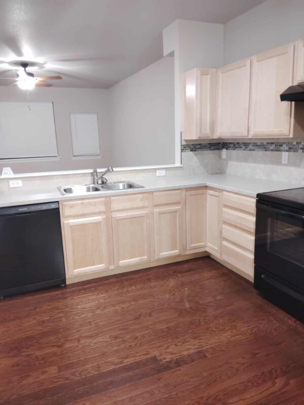 Building Photo - 704 Finch Dr