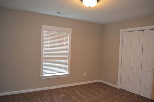 Building Photo - 1715 Davenport Dr