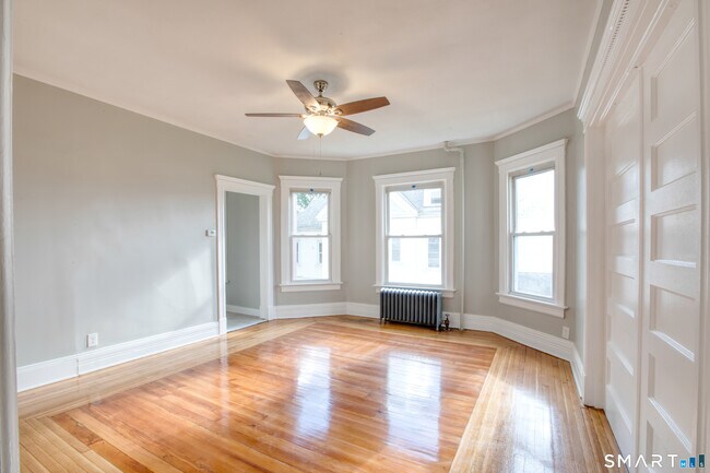 Building Photo - 325 Chestnut St