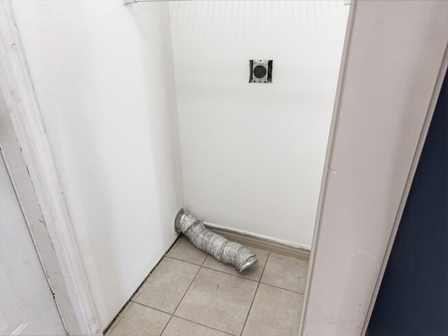 Building Photo - 3950 Seaside Ct