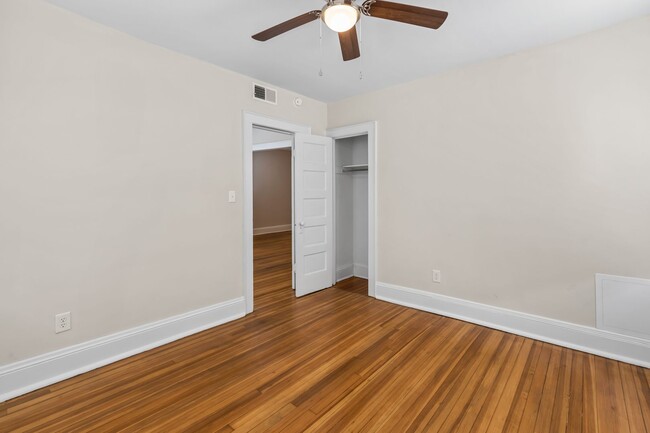 Building Photo - True Ghent Beauty 2/1 Move in Now