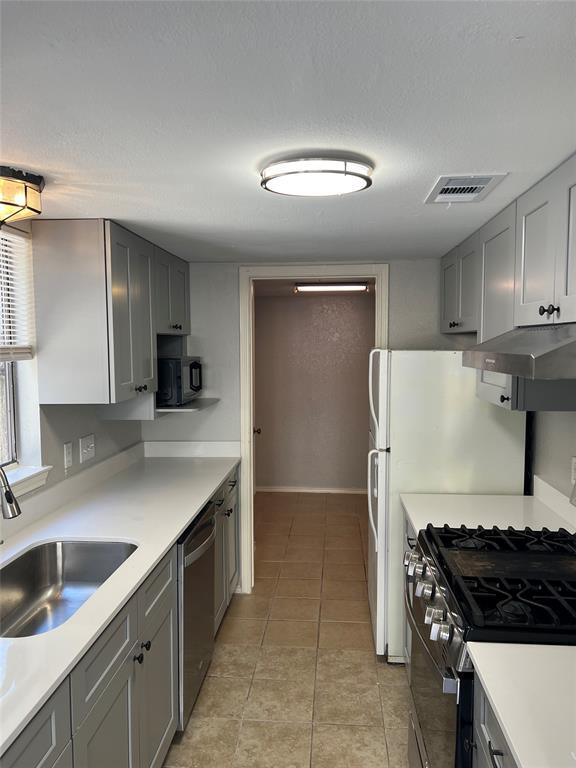 Building Photo - 6497 Hart Ln