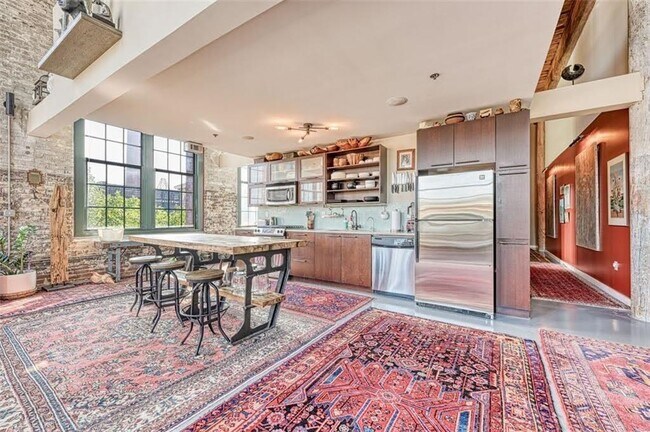 Building Photo - 170 Boulevard SE