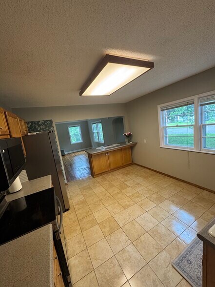 Building Photo - 4760 Dominick Dr