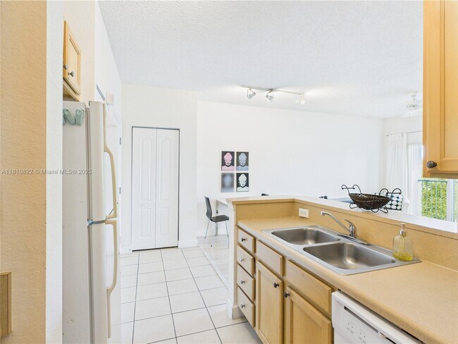 Building Photo - 6001 SW 70th St