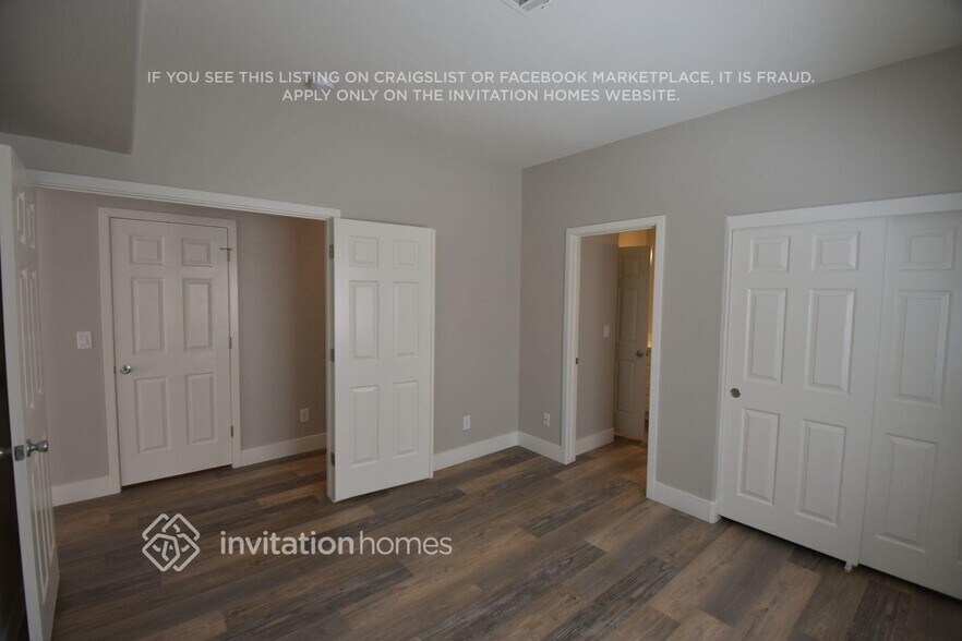 Building Photo - 3933 Country Lights St