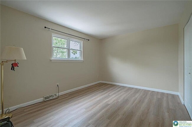 Building Photo - 5650 Greens Dr