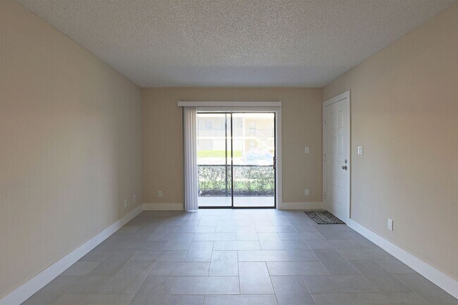 Building Photo - 5331 Summerlin Rd