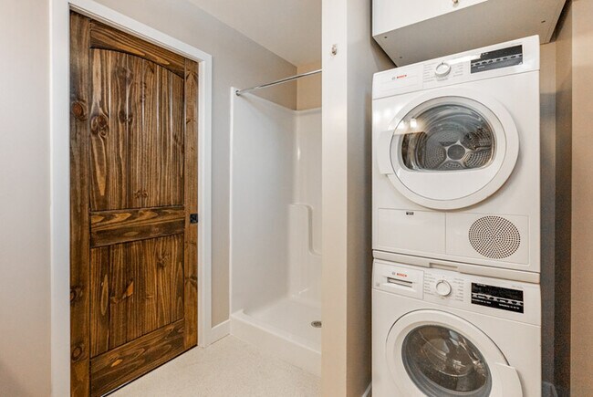 Building Photo - 235 Old South High St