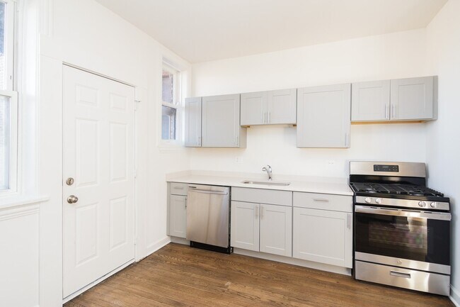 Building Photo - 6579 N Lakewood Ave