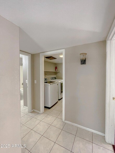 Building Photo - 1615 W Enfield Way