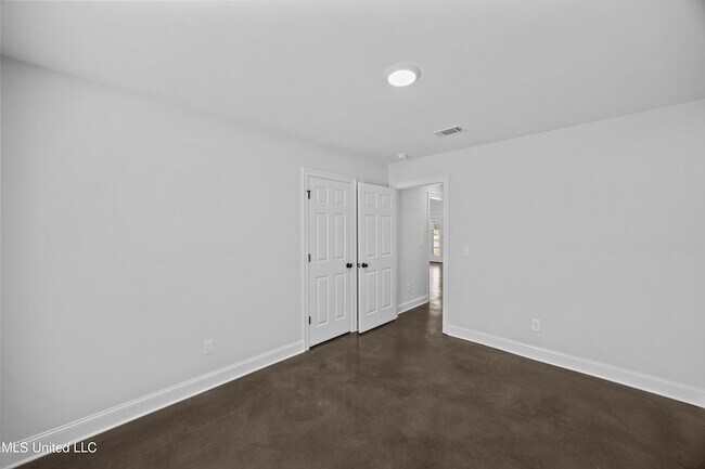 Building Photo - 230 Hemingway Cir