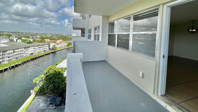 Building Photo - 401 Golden Isles Dr