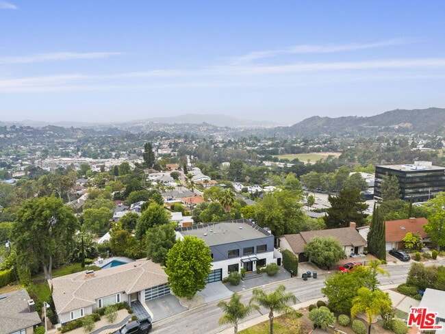 Building Photo - 105 Sequoia Dr
