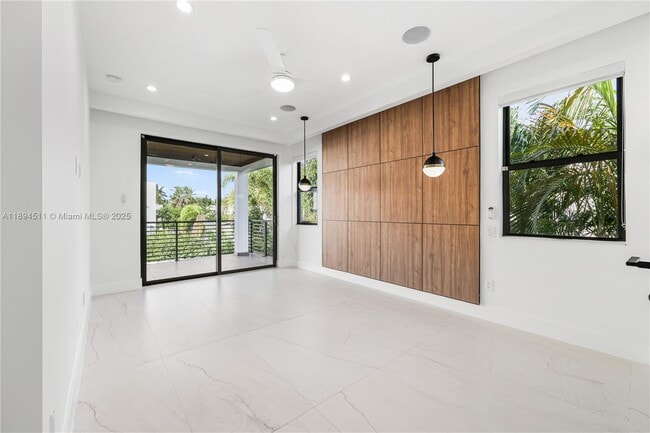 Building Photo - 813 NE 17th Terrace