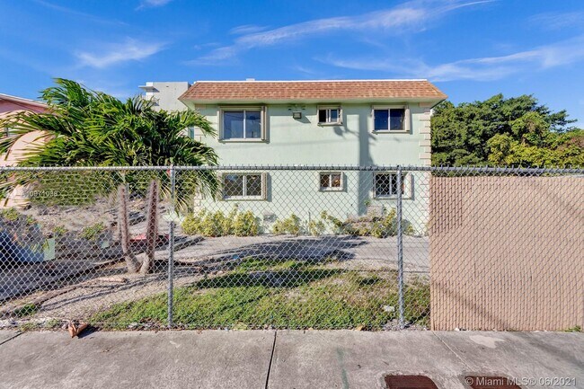 Building Photo - 220 NW 7th Ave