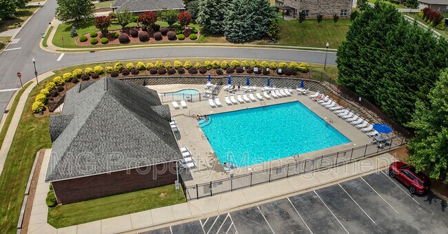 Building Photo - 2745 Sawbridge Ln