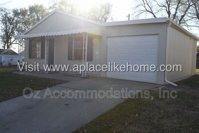Building Photo - 3310 Iroquois Ln