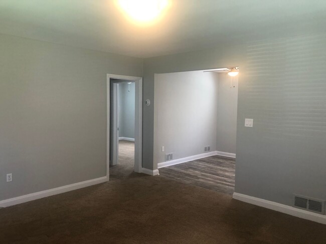 Building Photo - RENOVATED 4 bed 1 bath home in Glen Burnie