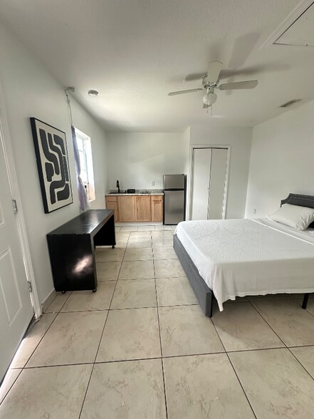 Building Photo - 226 E Cedarwood Cir