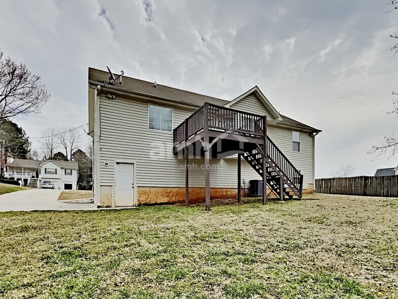 Building Photo - 136 River Walk