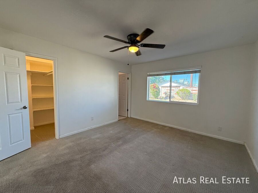 Building Photo - 6820 E Pinchot Ave