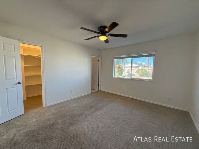 Building Photo - 6820 E Pinchot Ave