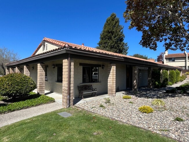 Building Photo - 1003 Meadow Way