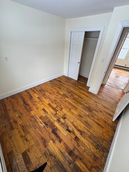 Building Photo - 27 Grant St