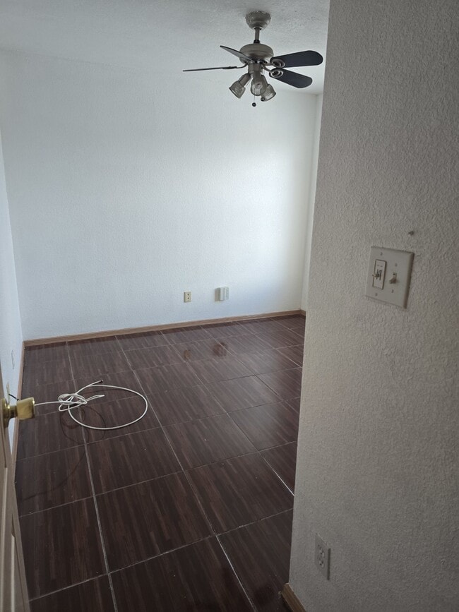 Building Photo - 3213 Tierra Ave Pl