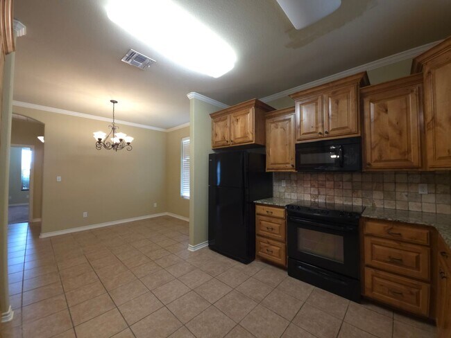 Building Photo - BEAUTIFUL and SPACIOUS 3-bedroom, 2-bathro...