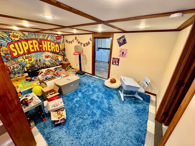 Building Photo - 325 Kishwaukee Dr