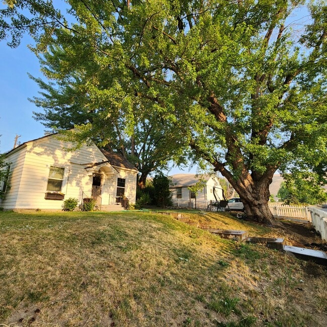 Building Photo - 1018 Court St