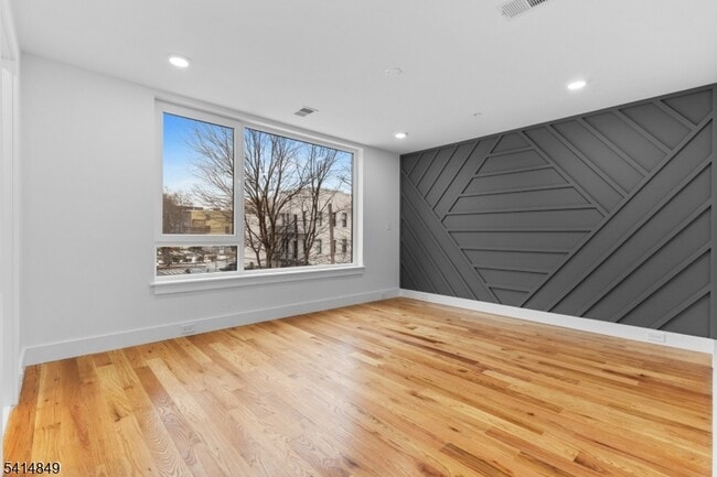 Building Photo - 37 S 7th St