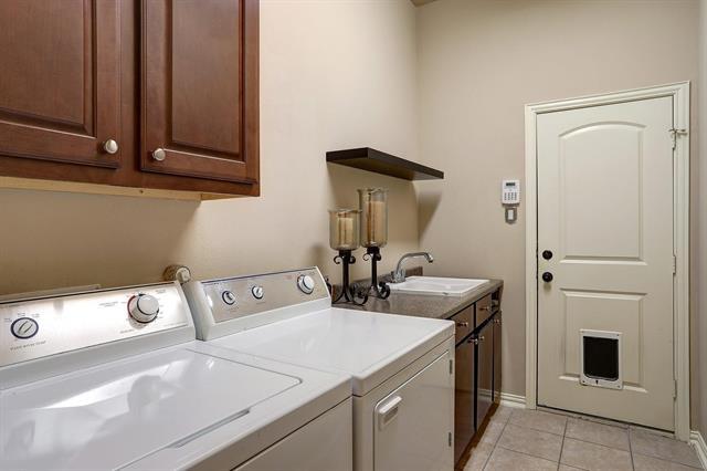 Building Photo - 2440 Deerwood Dr