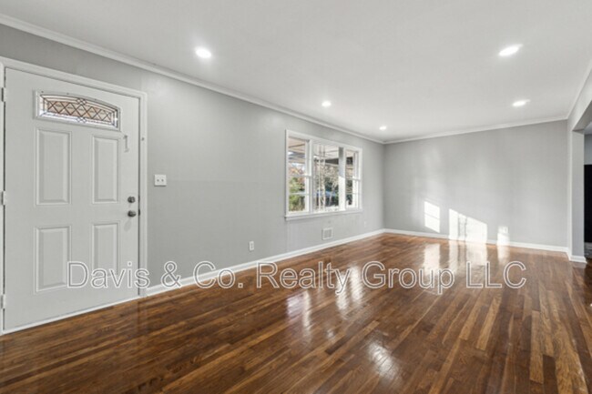 Building Photo - 2385 Tilson Rd
