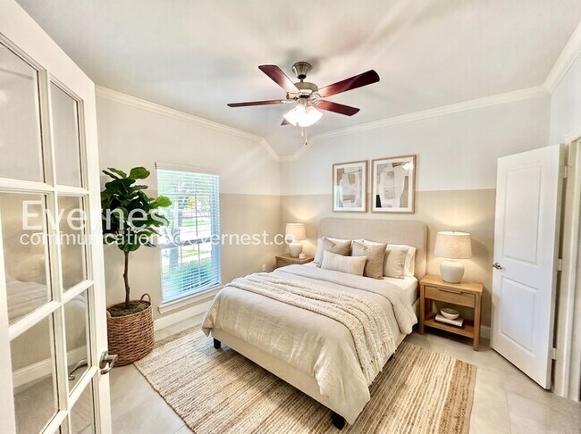 Building Photo - 4 Bed/2 Bath Home with Garage & Fenced Yard / Pet-Friendly / Available Now!