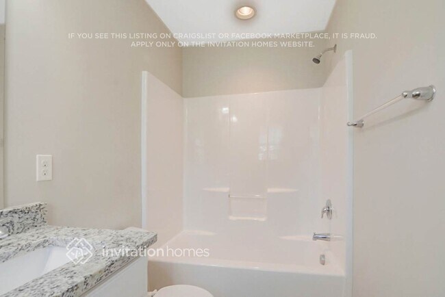 Building Photo - 920 Lakemont Dr
