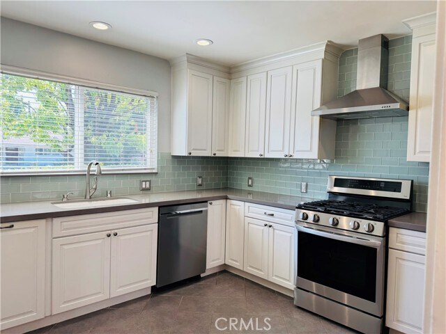 Building Photo - 6002 Greenbush Ave