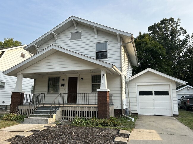 Building Photo - 1011 Maple Row