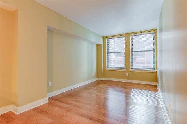 Building Photo - 314 N Broadway