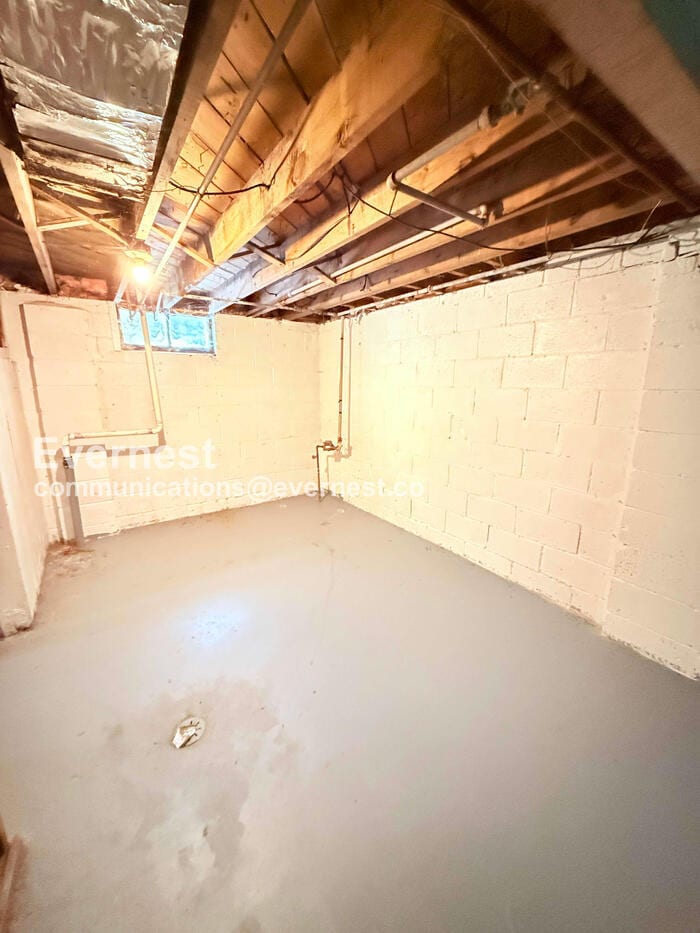 Building Photo - 18640 Sherwood St