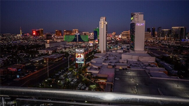 Building Photo - 4381 W Flamingo Rd