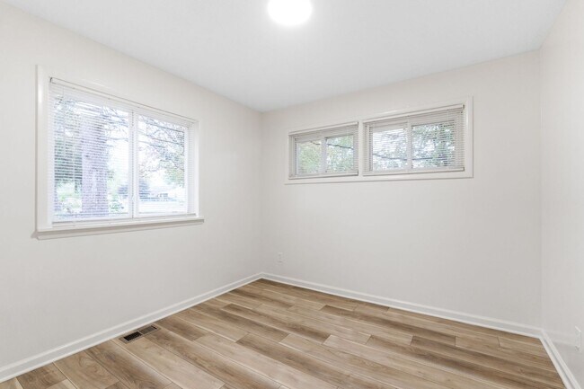 Building Photo - 1758 Marsdale Ave