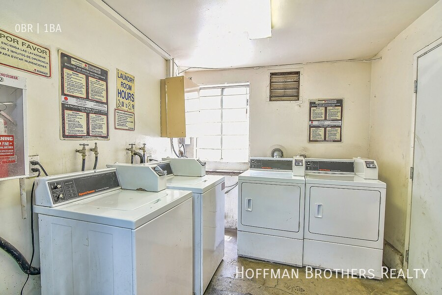 Building Photo - 251 Loma Dr