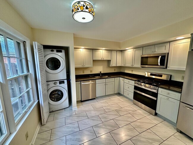 Building Photo - 2008 Fontaine Rd