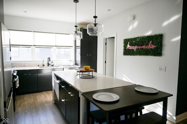 Building Photo - 1722 Alvord St