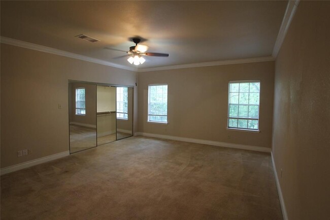 Building Photo - 17627 Red Oak Dr