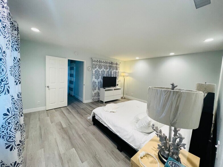 Building Photo - 119 9th St